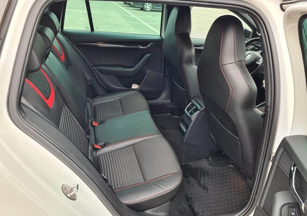 Skoda Octavia cena 55900 przebieg: 260000, rok produkcji 2016 z Krosno małe 154